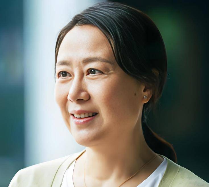己在不同阶, 业内都说实, 更像是她一