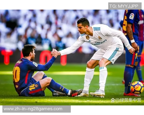 全球足坛传奇巨星风采：梅西、C罗与其他顶级球员的巅峰之路